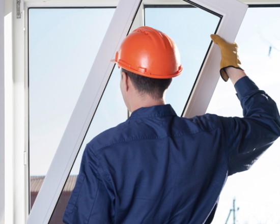 Műanyag erkélyajtók beépítése szakszerűen – Ebben is számíthat A VEKA partnereire!