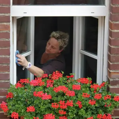 MŰANYAG ABLAK TISZTÍTÁSA – EZEKRE MINDENKÉPP FIGYELJEN!