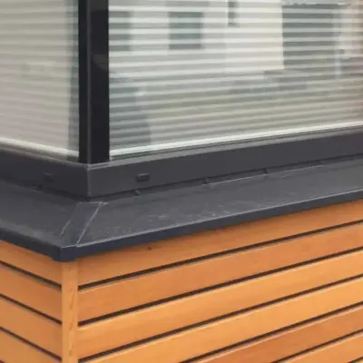 Az ablakpárkány beépítése – egy fontos műanyag nyílászáró tartozék