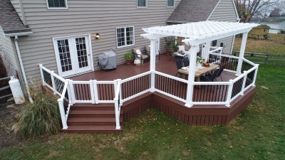 Cayenne Deck and Fascia with White Rail