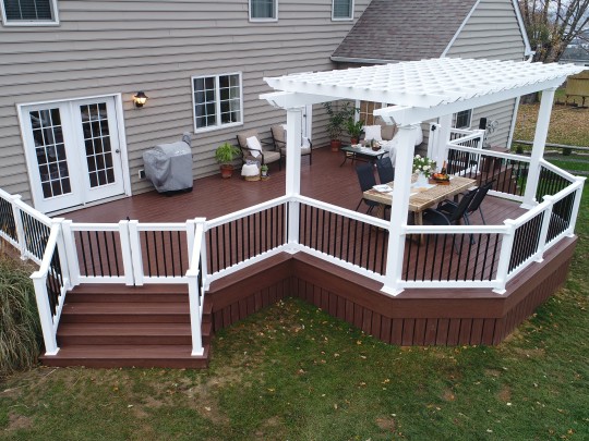Cayenne Deck and Fascia with White Rail