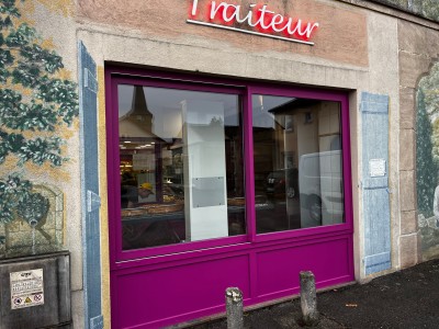 Vekaslide Hi-5 sur une devanture de commerce