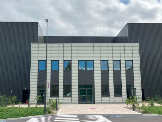 facade centre logistique sldv fenetres pvc