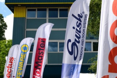 Flaggen mit Marken der Epwin Group