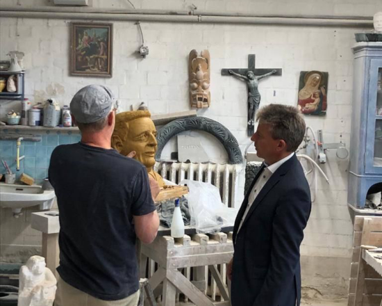 Creation of the bust of Heinrich Laumann