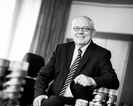 Dr. Werner Schuler in seinem Büro