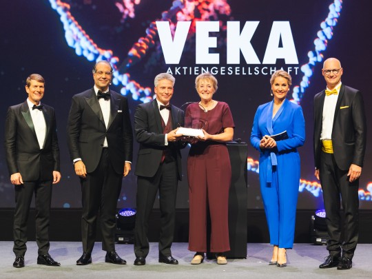 „Entrepreneur Of The Year 2025“ und als Weltmarktführer bestätigt: Auszeichnungen für VEKA AG
