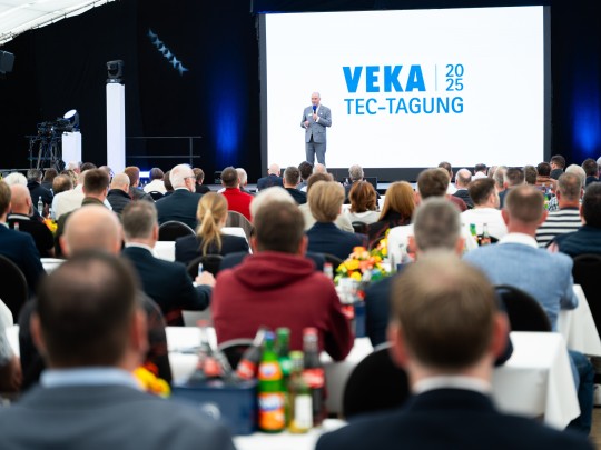 Gemeinsam Fortschritt gestalten: VEKA begrüßt zahlreiche Partner zur TEC-Tagung