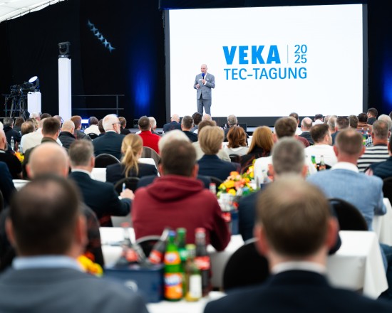 In seiner Begrüßung betonte Josef L. Beckhoff die Bedeutung des persönlichen Austauschs für den gemeinsamen Erfolg.