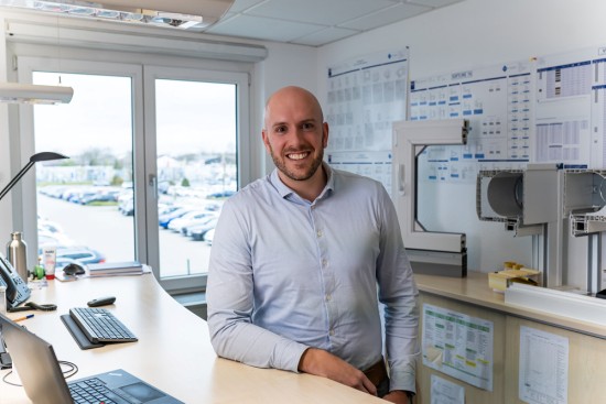 Mitarbeiter am Arbeitsplatz bei VEKA in Sendenhorst