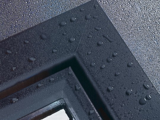 Window profile with GEALAN-acrylcolor surface