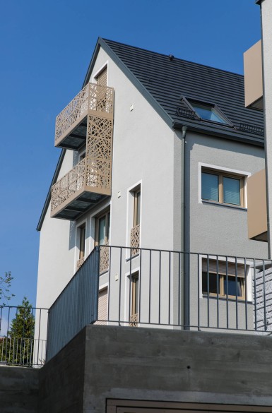 Mehrfamilienhäuser in Ostfildern, Deutschland, Profilsystem S 9000 mit GEALAN-acrylcolor RAL 1019