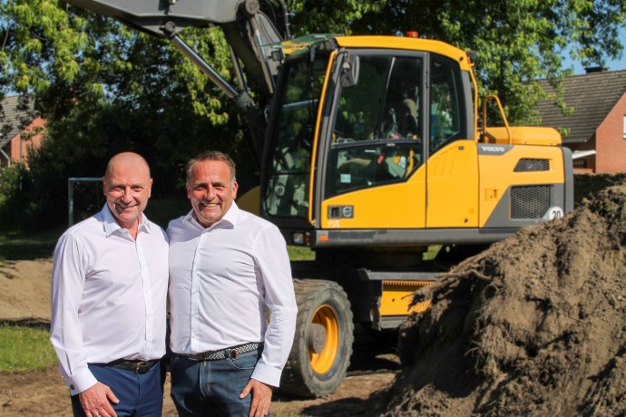 Josef Beckhoff and Nico Rulfs at the construction site of a new playground