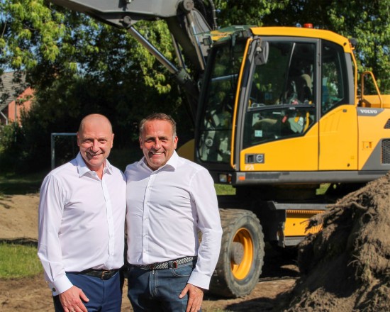 Josef Bekchoff and Nico Rulfs at the construction site of a new playground