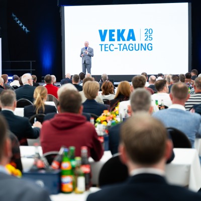 Josef Beckhoff eröffnet die TEC Tagung bei VEKA