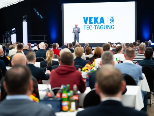 Josef Beckhoff opens the TEC conference at VEKA