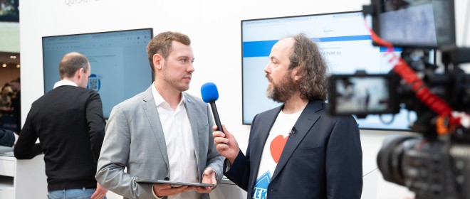 VEKA Brand Ambassador Holger in conversation with Lukas Bureck from DBS