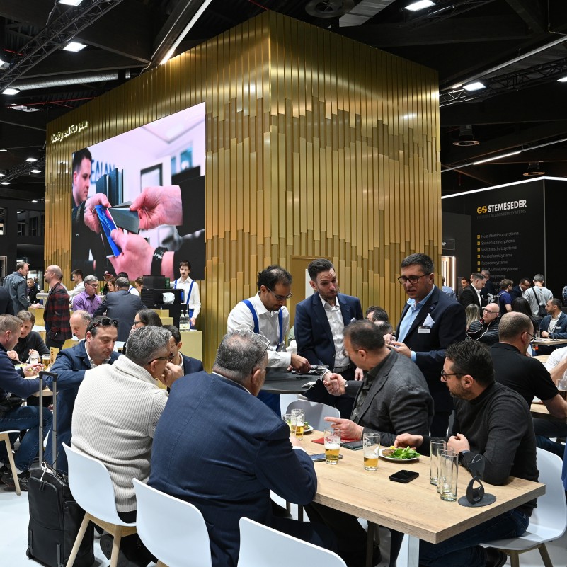 The golden cube at the GEALAN booth