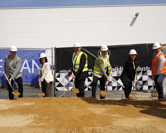 The symbolic groundbreaking for the recycling hall at GEALAN