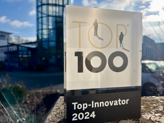 TOP 100 award in front of the GEALAN building