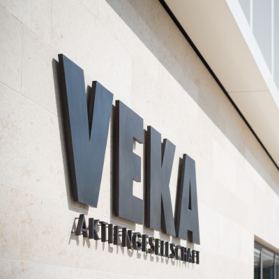 Logo VEKA Aktiengesellschaft am Welcome Center