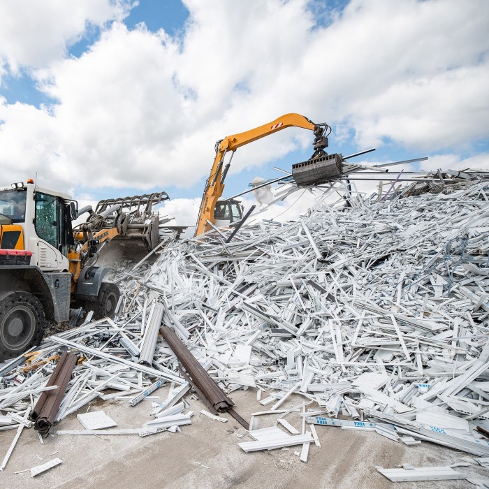 Recycling of old windows at VEKA Umwelttechnik