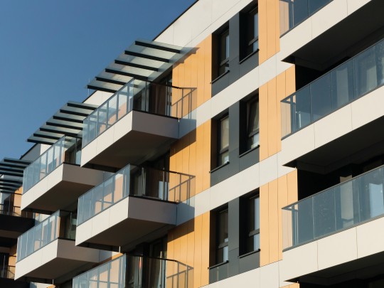 AluConnect di VEKA ridefinisce gli standard delle finestre in alluminio