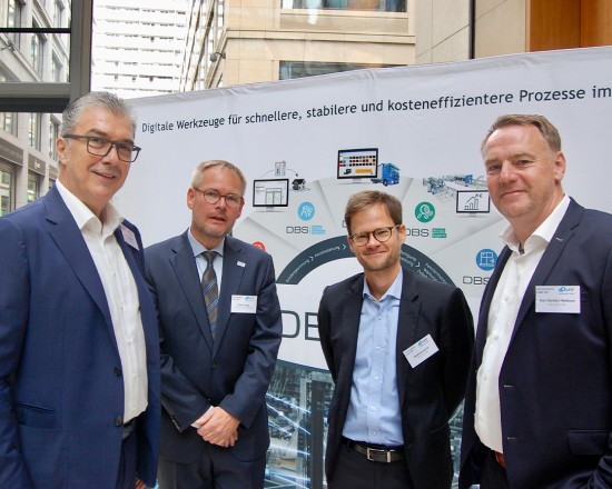Von links: Helmuth Meeth (VFF-Präsident), Frank Lange (VFF-Geschäftsführer), Dr. Matthias Koch (DBS-Geschäftsführer) und Karl-Dietrich Wellsow (DBS-Geschäftsführer)