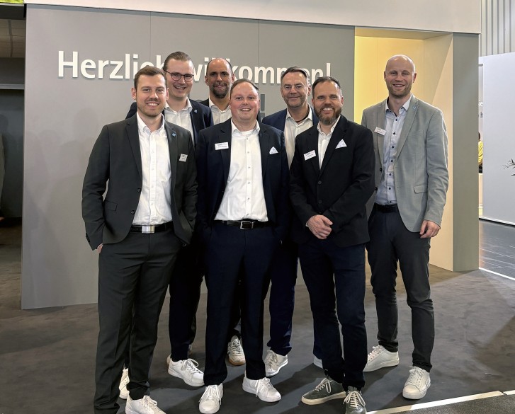 Das DBS-Messeteam auf dem Stand von VEKA