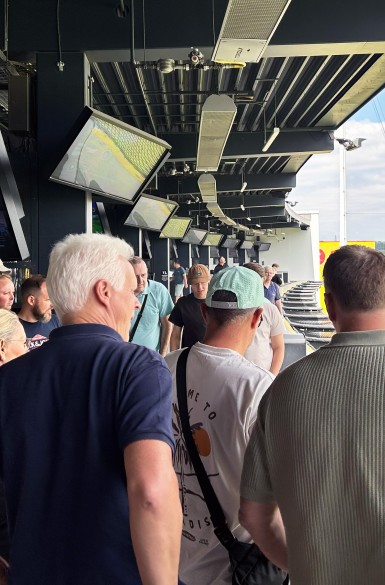 Einweisung des DBS Teams auf der Topgolf-Anlage