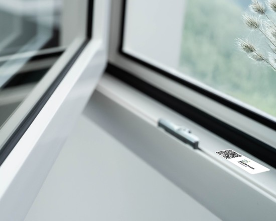 Fensterfalz mit QR Code zu WinDo Pass