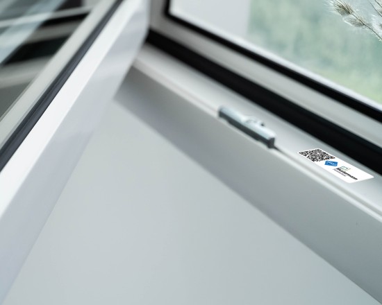 Fensterfalz mit QR Code zu WinDo Pass