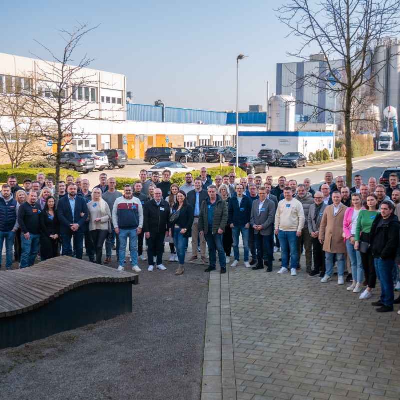 Gruppenfoto mit den Fachpartnern beim Innovation Day bei VEKA im März 2024