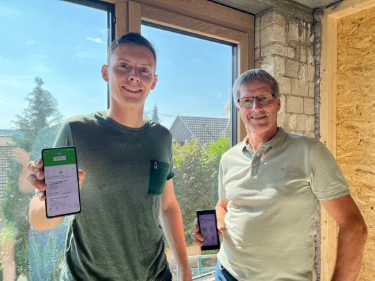 Sebastian and Frank Walch with the mobile app InstallationPro